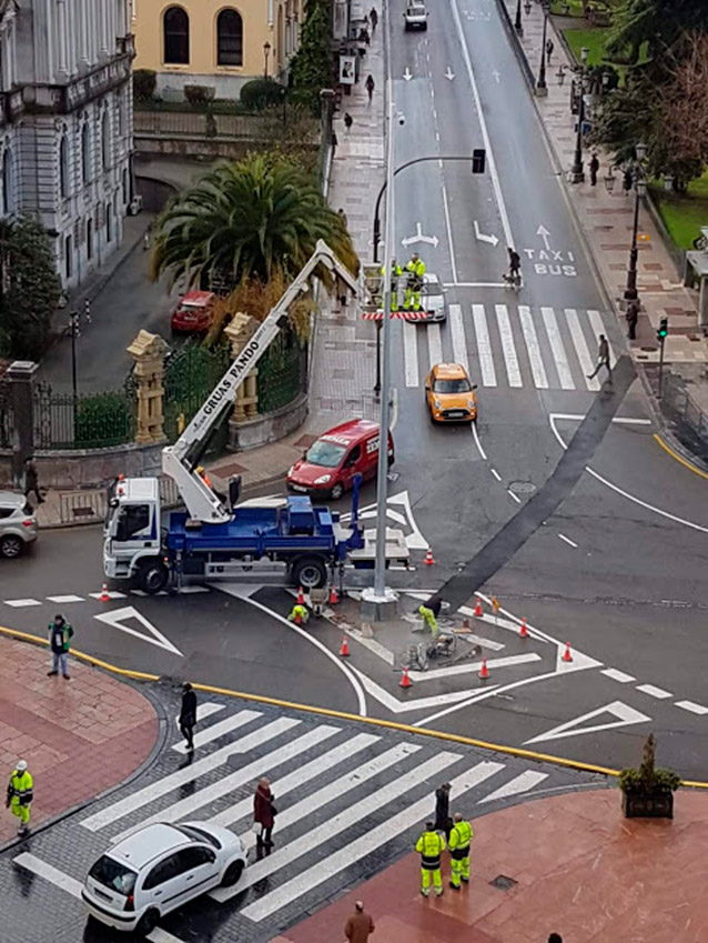 Nueva red de fibra ópticas para semáforos y cámaras de control de tráfico en el municipio de Oviedo